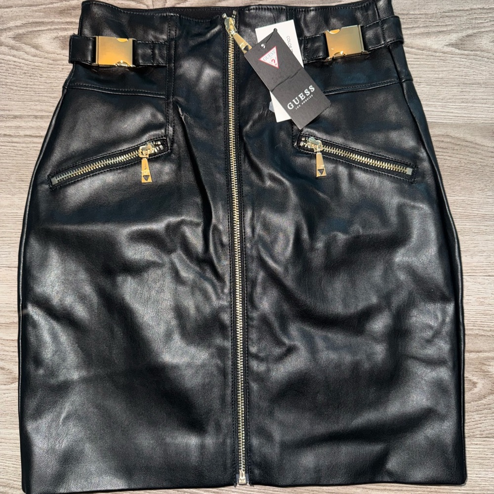 BNWT GUESS Black buckle pencil skirt
